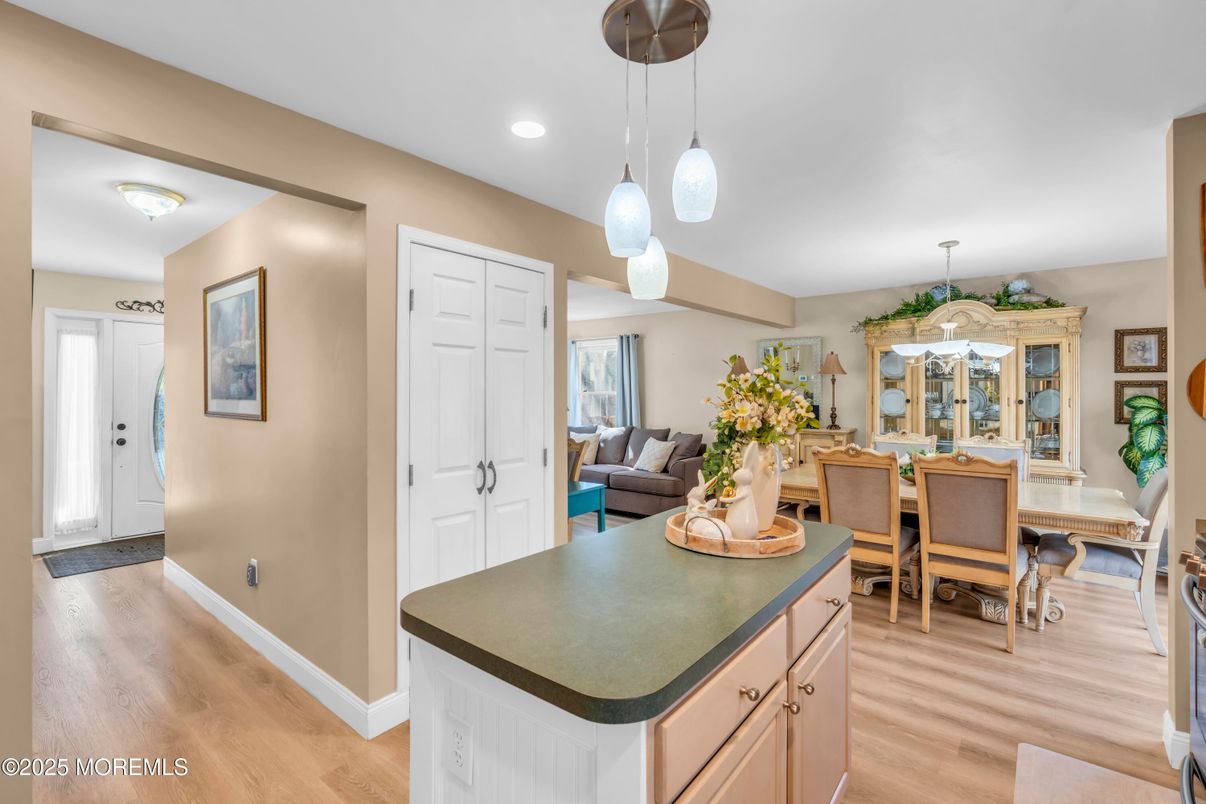 Dining room, Interior, Living room, Pendant Lights, Recessed Lighting, Wood Texture Flooring