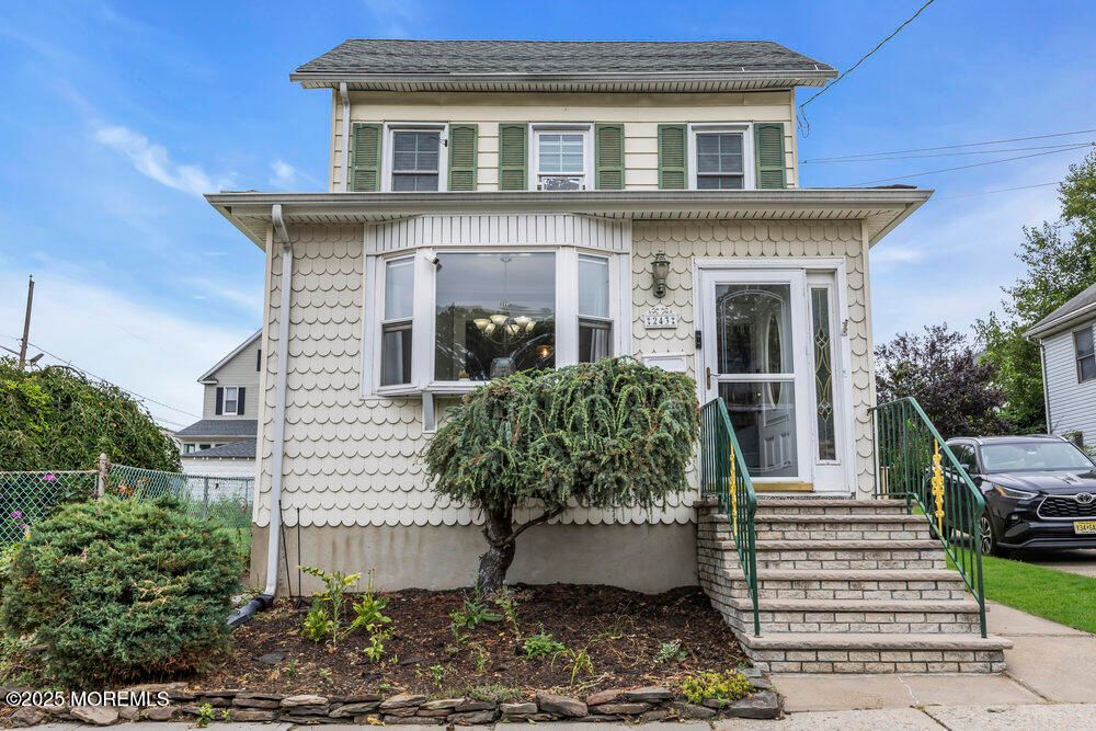 Exterior, Facade, American Foursquare