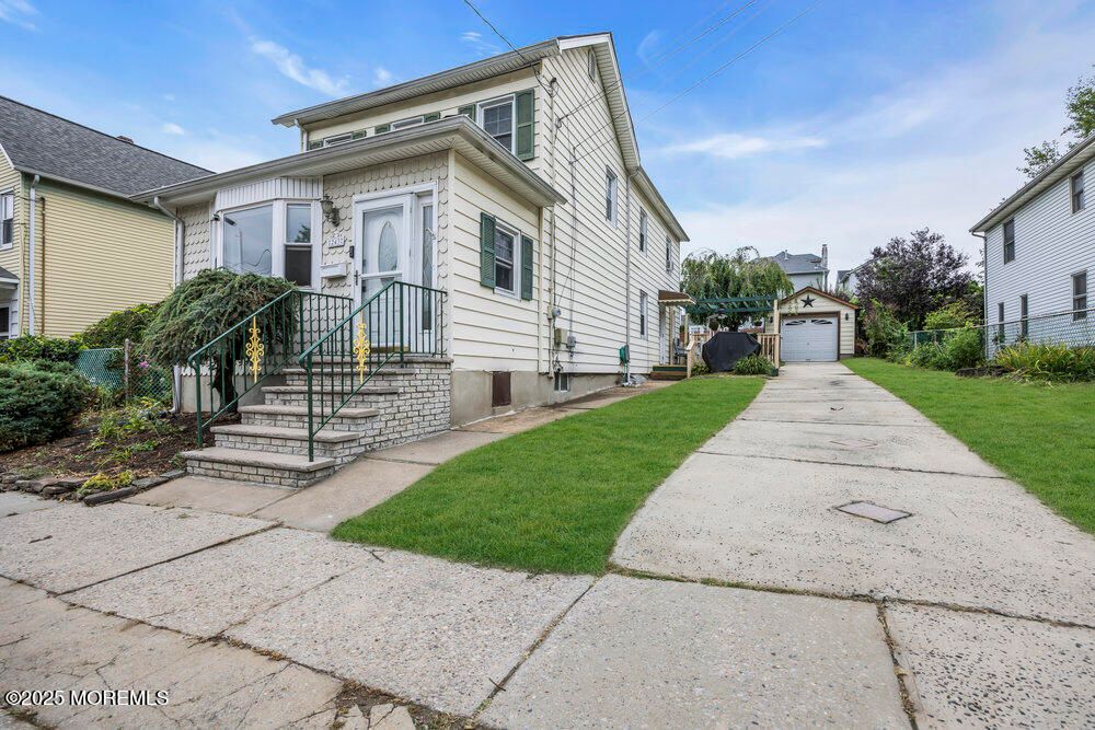 Detached Garage, Exterior, Facade, American Foursquare