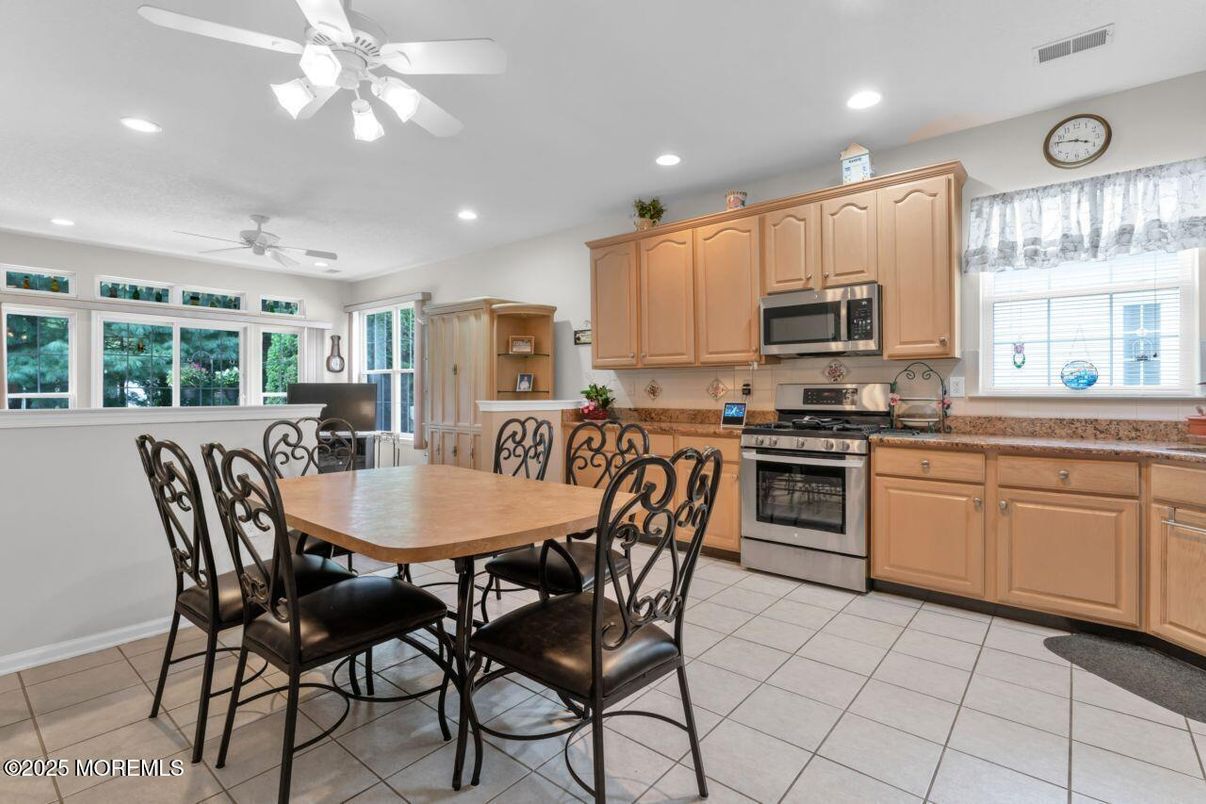 Dining room, Interior, Kitchen, Recessed Lighting