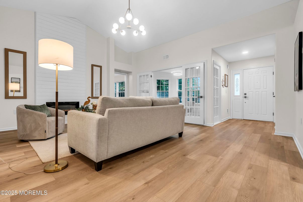 Interior, Living room, Pendant Lights, Recessed Lighting, Wood Texture Flooring