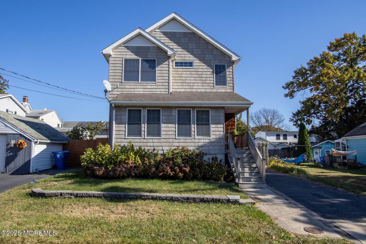 Exterior, Facade, American Craftsman