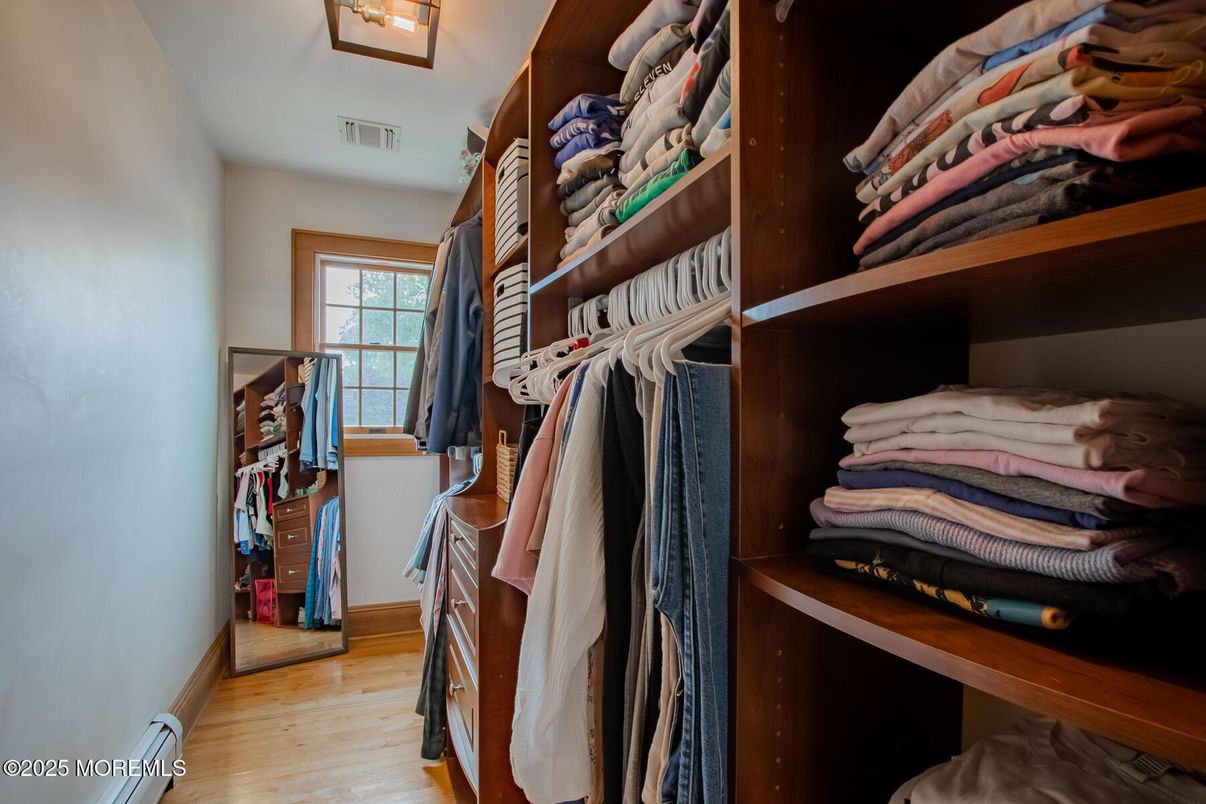 Interior, Walk-in Closets, Wood Texture Flooring