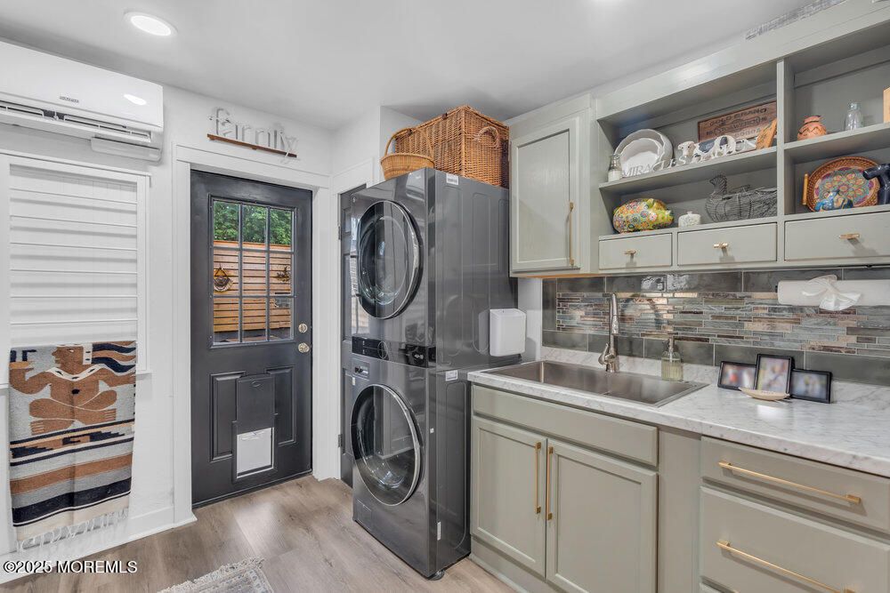 Interior, Recessed Lighting, Utility Closets, Washer, Wood Texture Flooring