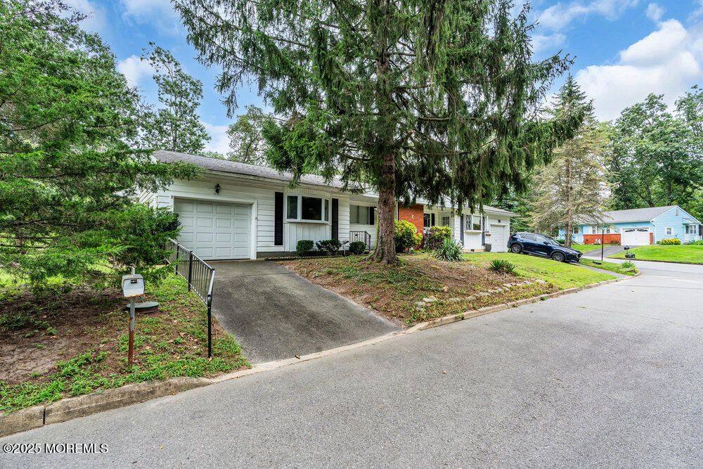 Attached, Exterior, Facade, Ranch