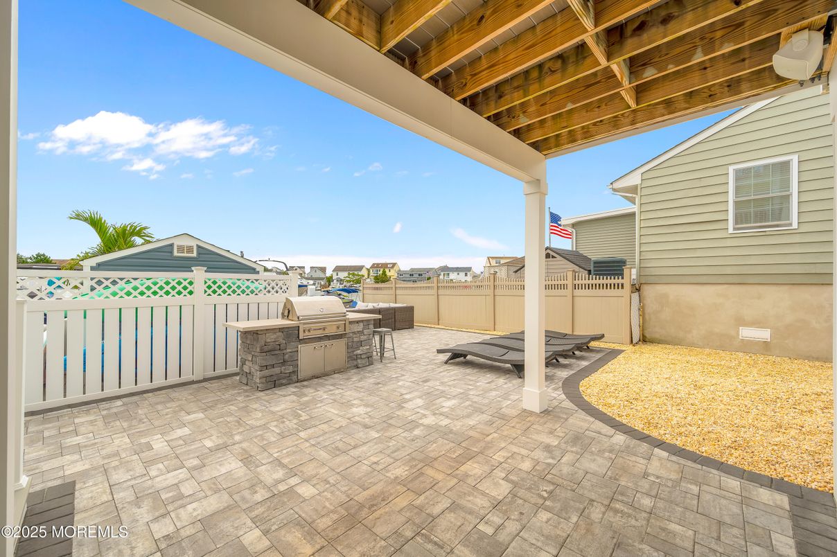 Exterior, Outdoor Kitchen