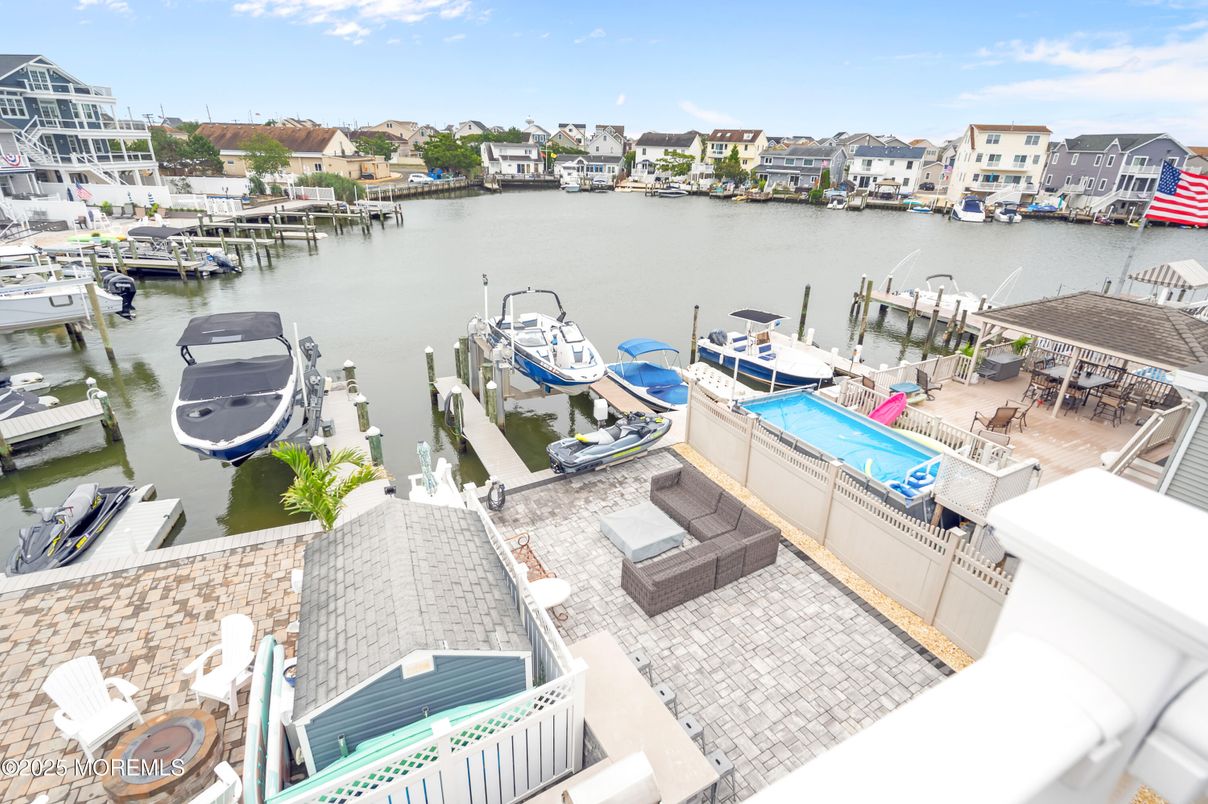 Exterior, Pool, Water