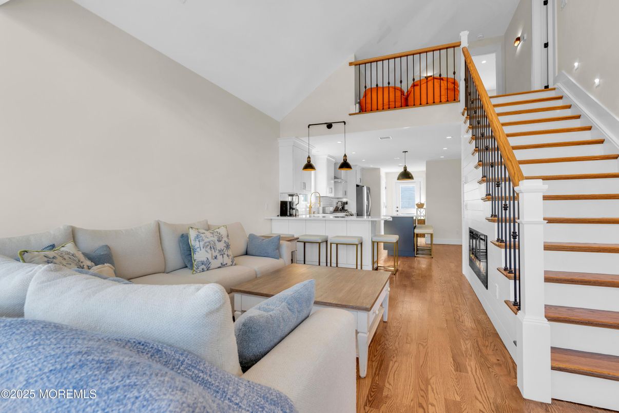 Interior, Kitchen, Living room, Pendant Lights, Recessed Lighting, Wood Texture Flooring