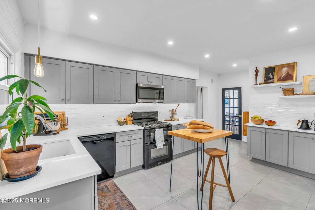 Interior, Kitchen, Pendant Lights, Recessed Lighting, Stainless Steel Appliances