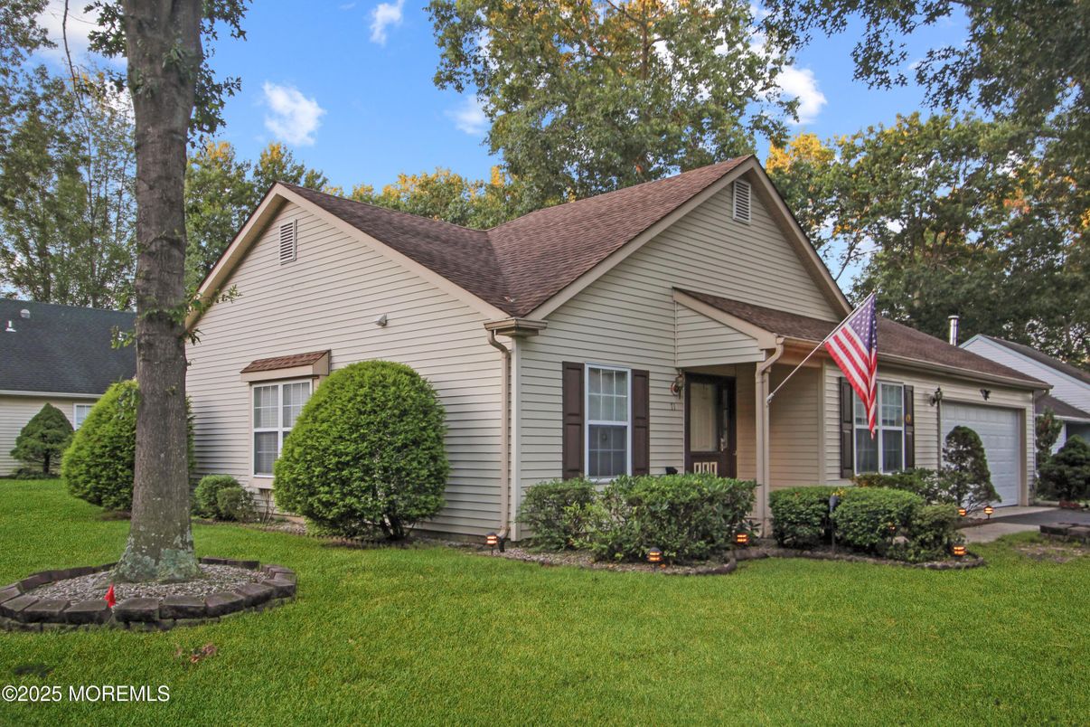 Attached, Exterior, Facade, Farmhouse