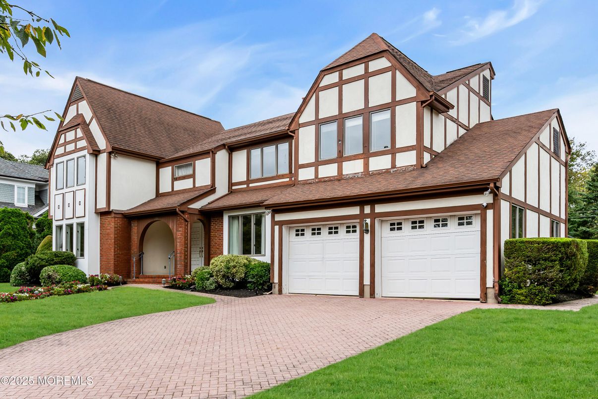 Attached, Exterior, Facade, Tudor Revival