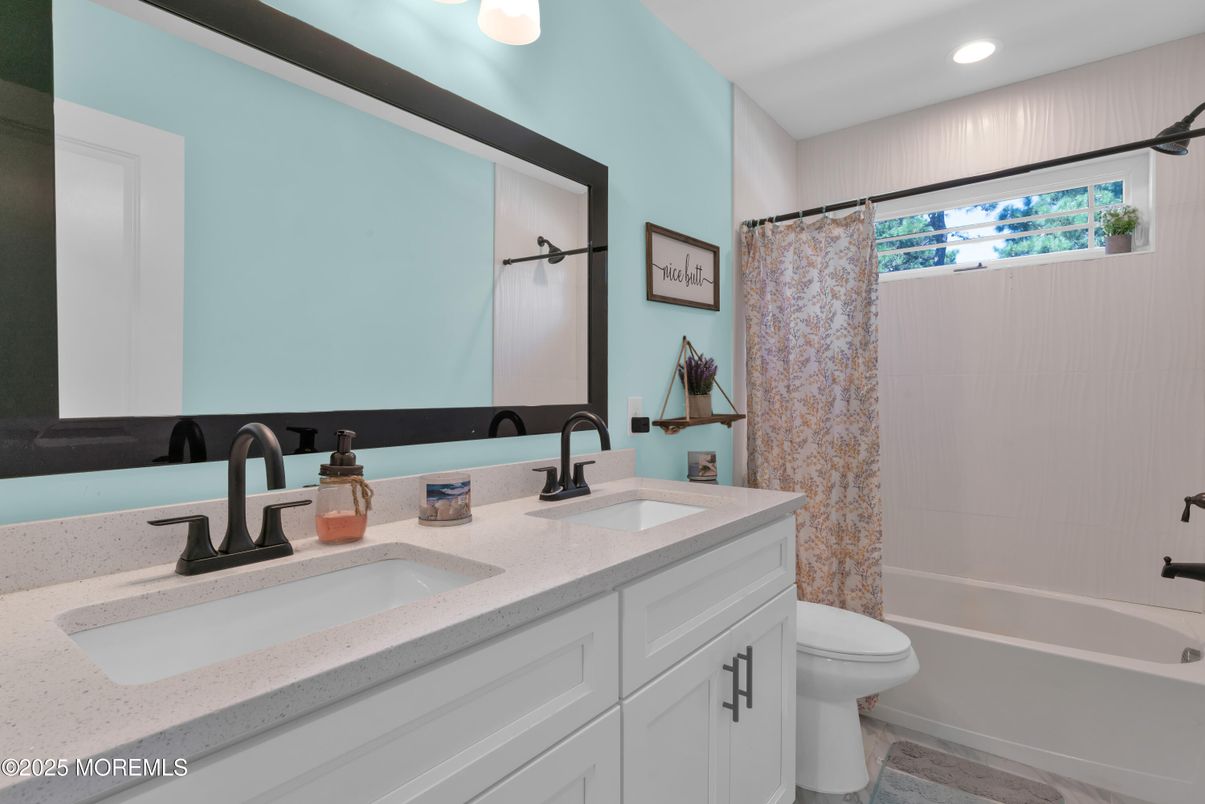 Bathroom, Dual Sink Vanities, Interior, Recessed Lighting
