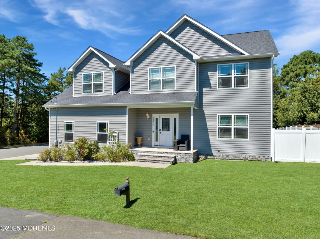 Exterior, Facade, Farmhouse