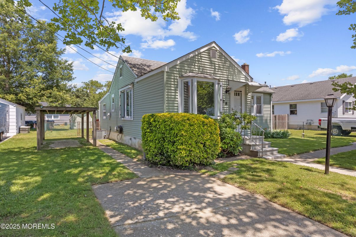 Backyard, Exterior, Facade, Cape Cod