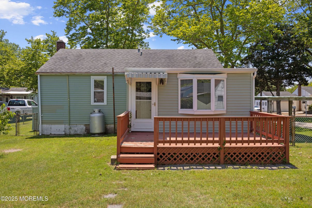 Exterior, Facade, Cape Cod