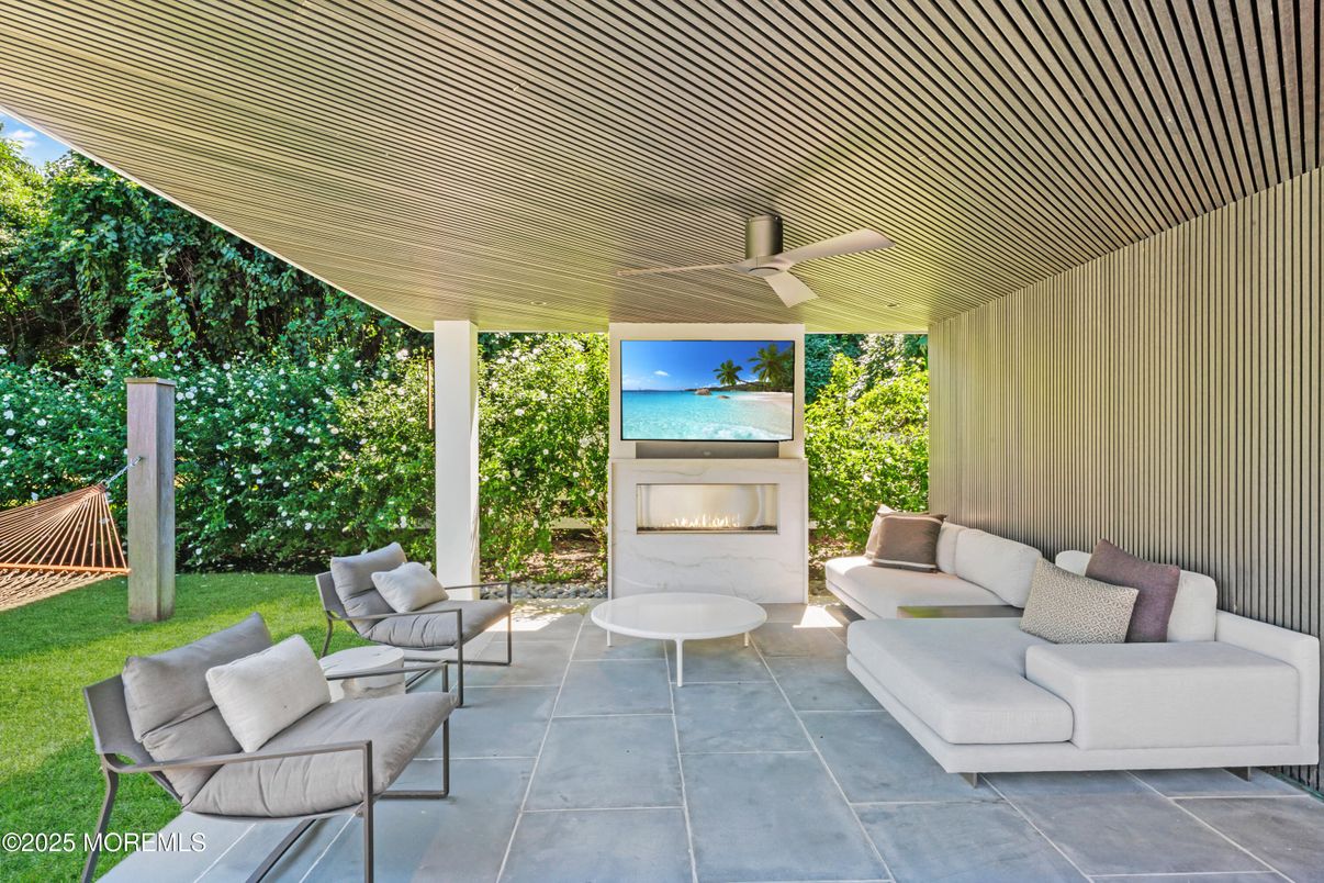 Exterior, Fireplace
