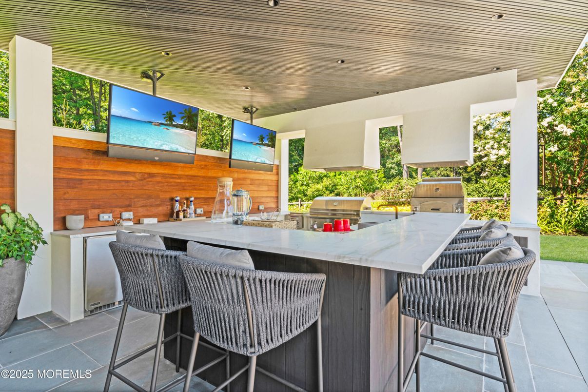 Exterior, Outdoor Kitchen