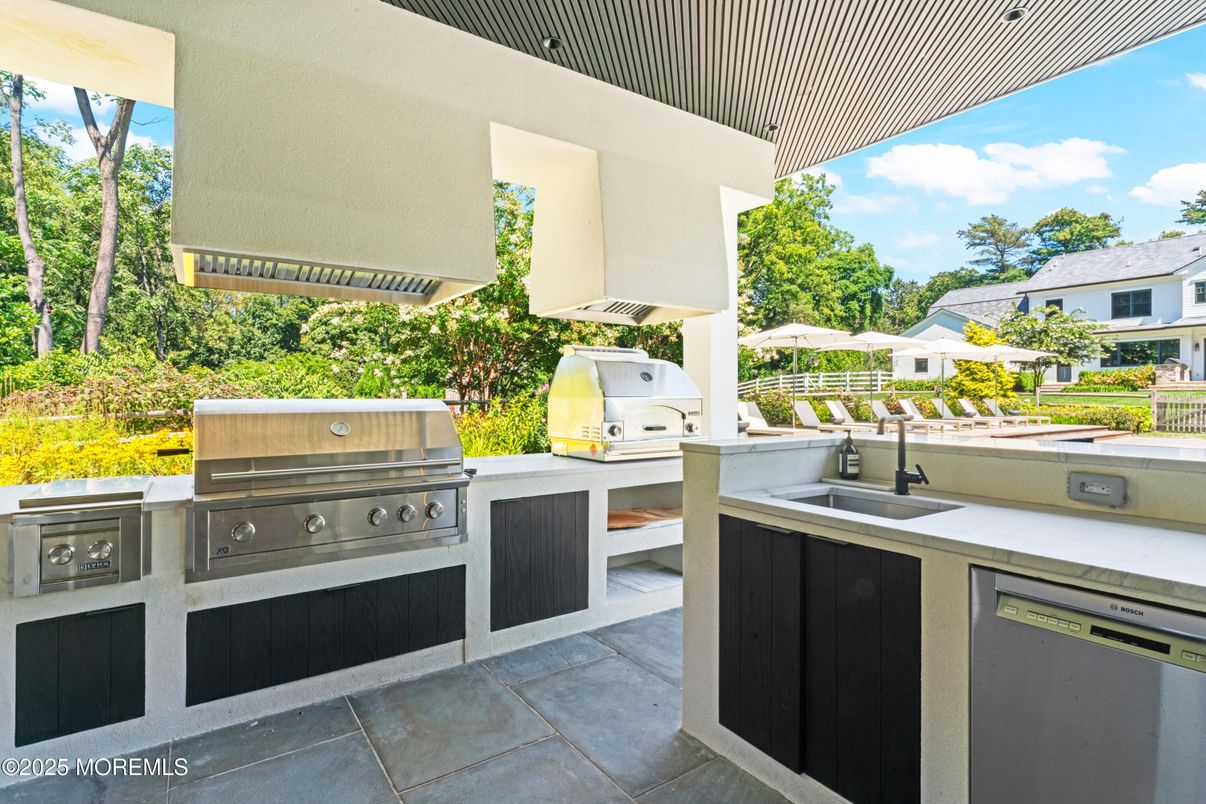 Exterior, Outdoor Kitchen