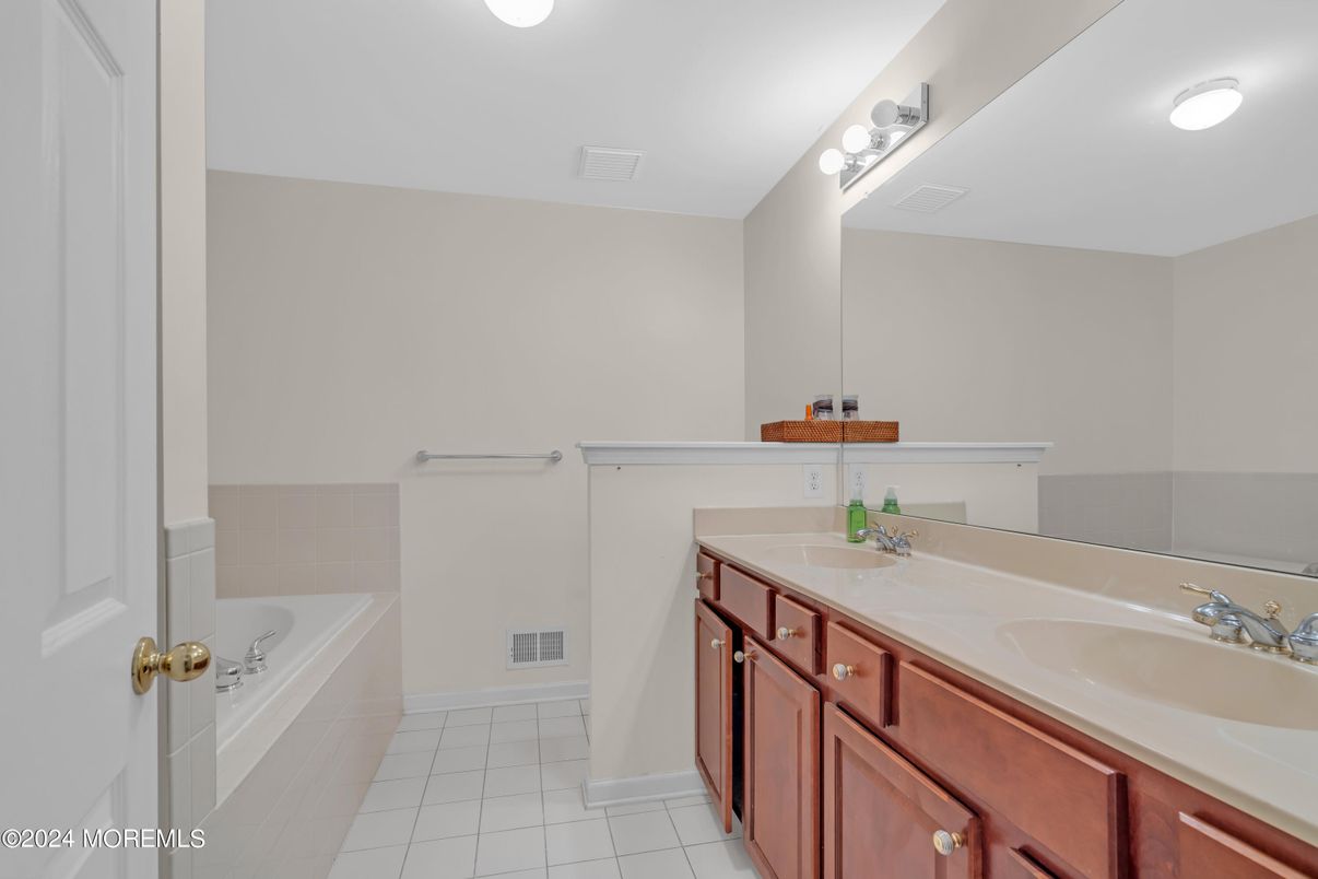 Bathroom, Dual Sink Vanities, Interior