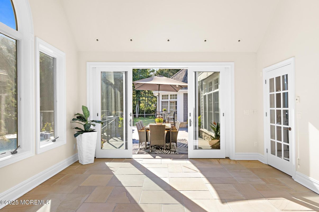 Dining room, Interior, Recessed Lighting, Sun Room