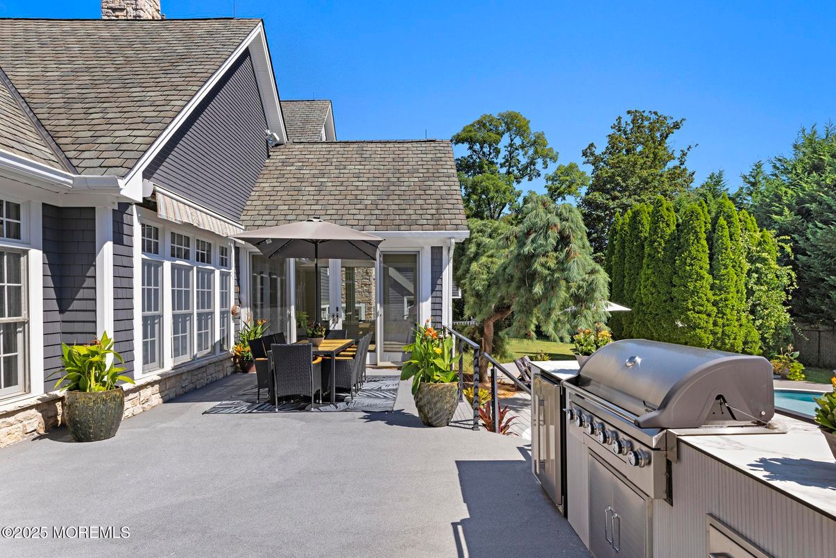 Exterior, Outdoor Kitchen