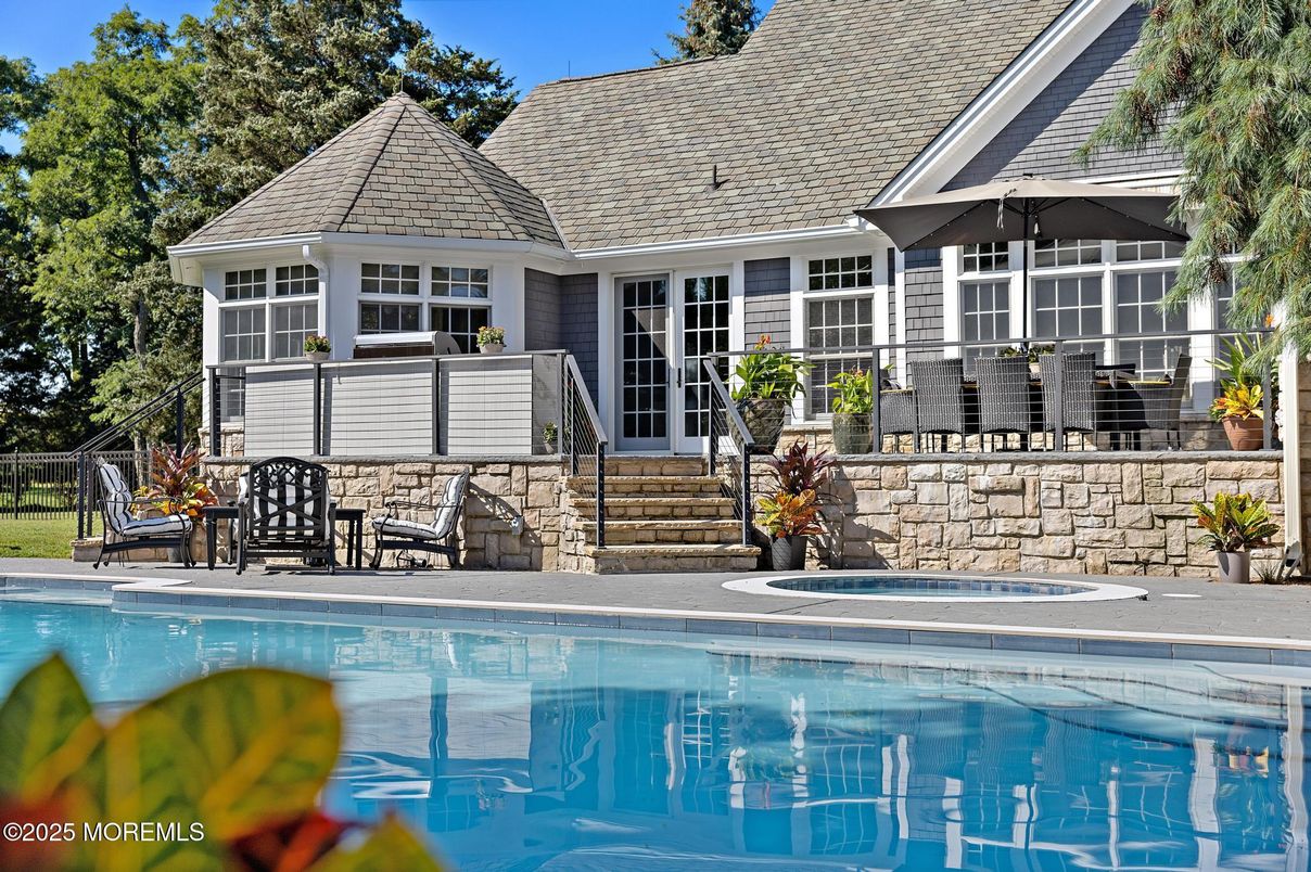 Exterior, Pool