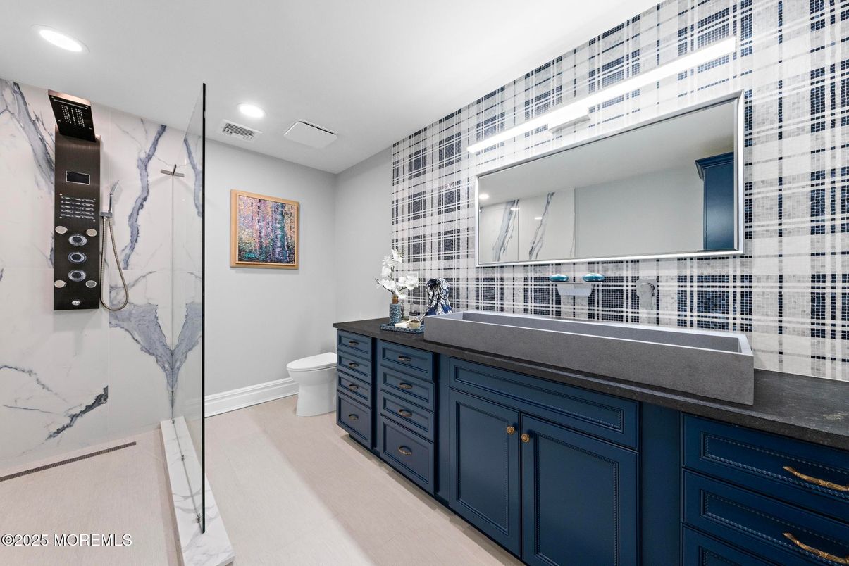Bathroom, Interior, Recessed Lighting