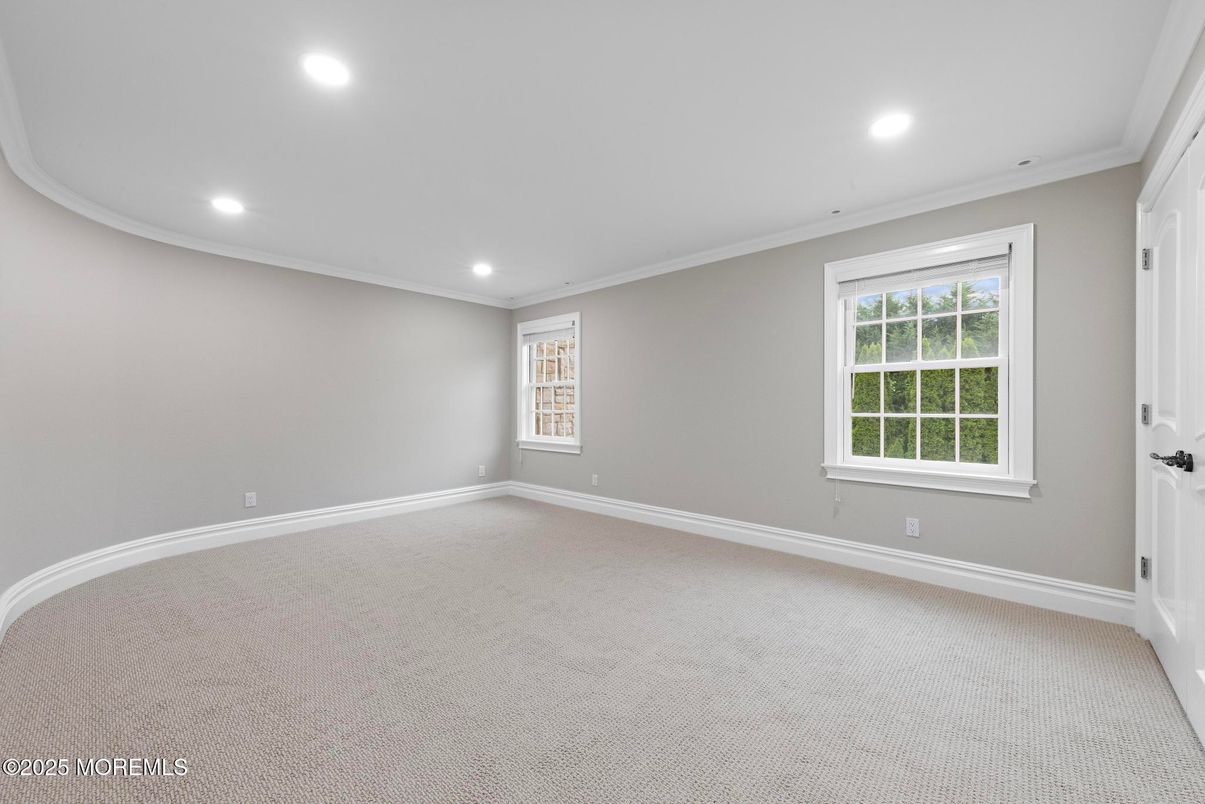 Empty room, Interior, Recessed Lighting