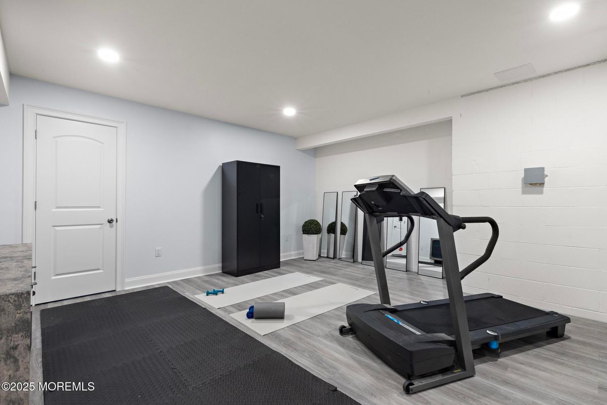 Fitness Equipment, Interior, Recessed Lighting, Wood Texture Flooring