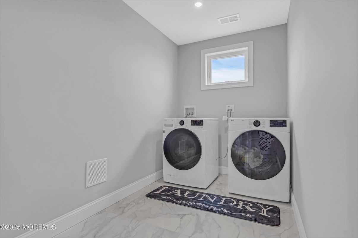 Interior, Marble, Recessed Lighting, Washer