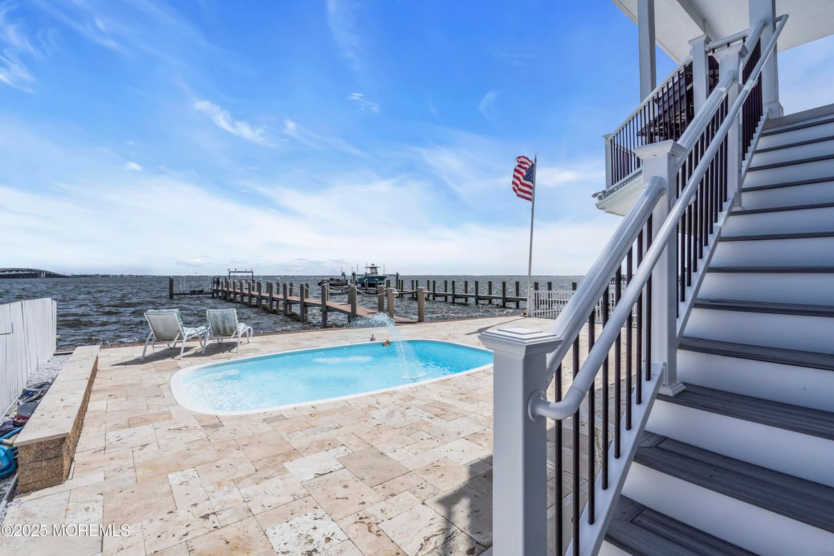 Exterior, Pool, Water