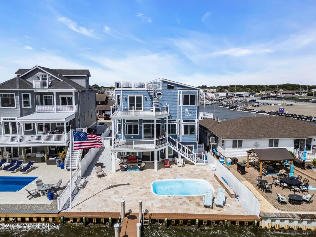 Exterior, Pool, Water
