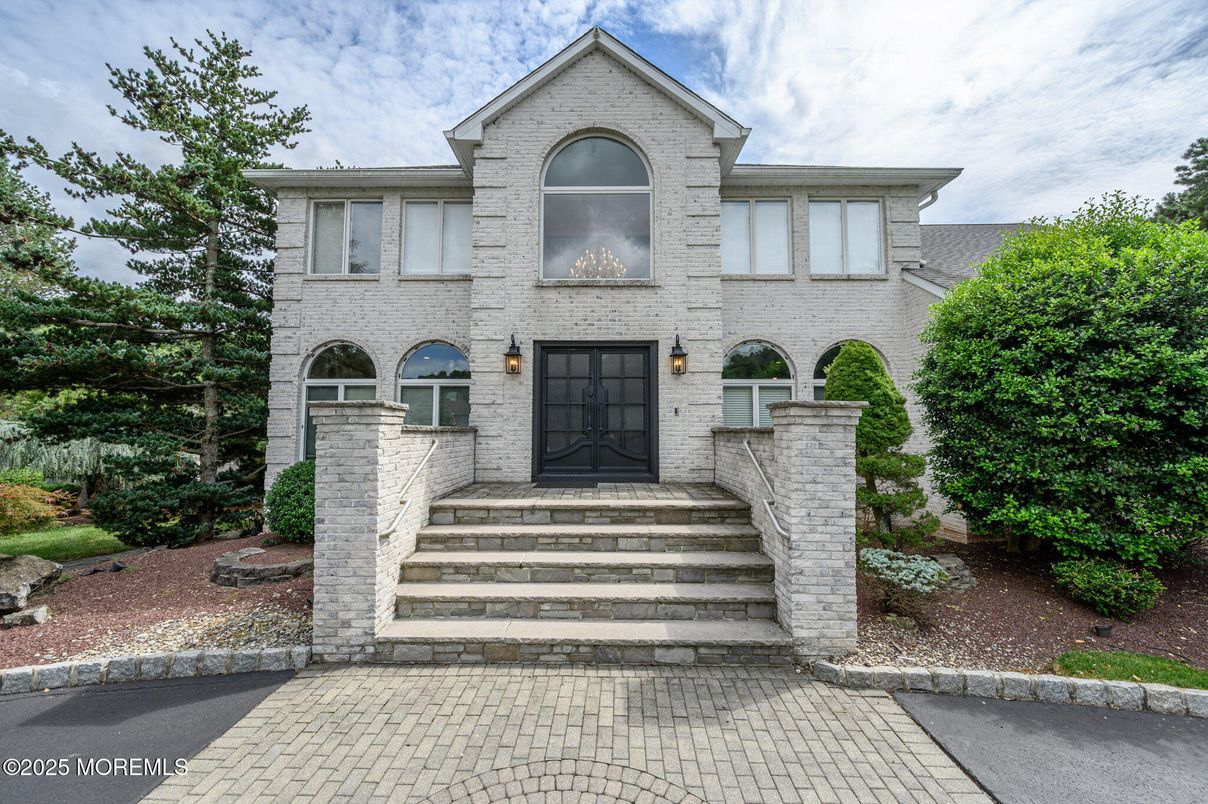 Exterior, Facade, French Provincial