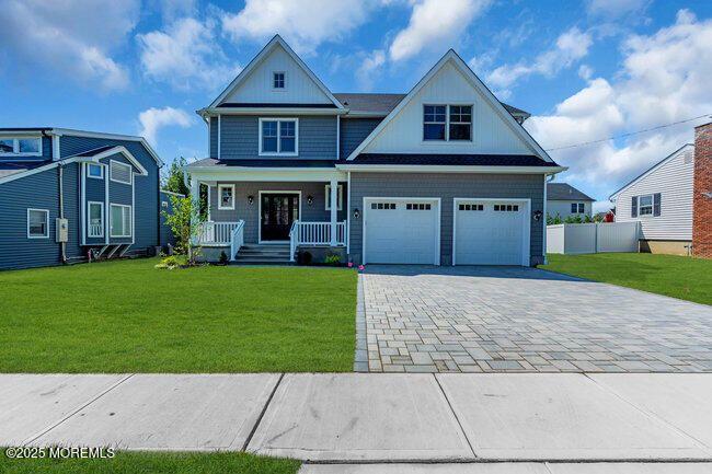 Attached, Exterior, Facade, Farmhouse