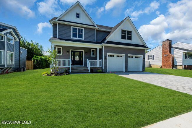 Attached, Exterior, Facade, Farmhouse