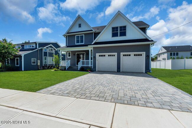 Attached, Exterior, Facade, Farmhouse