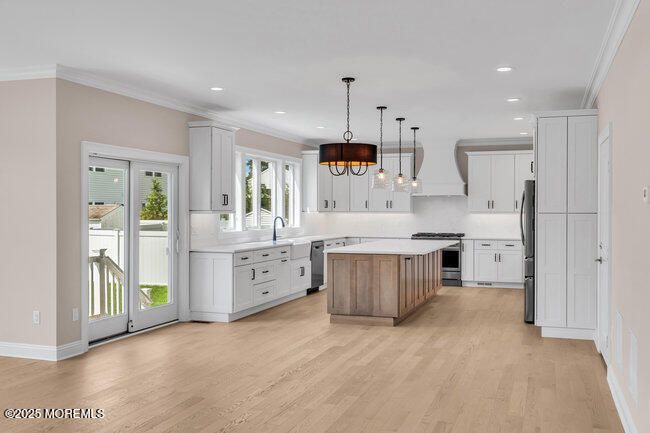 Interior, Kitchen, Pendant Lights, Recessed Lighting, Wood Texture Flooring