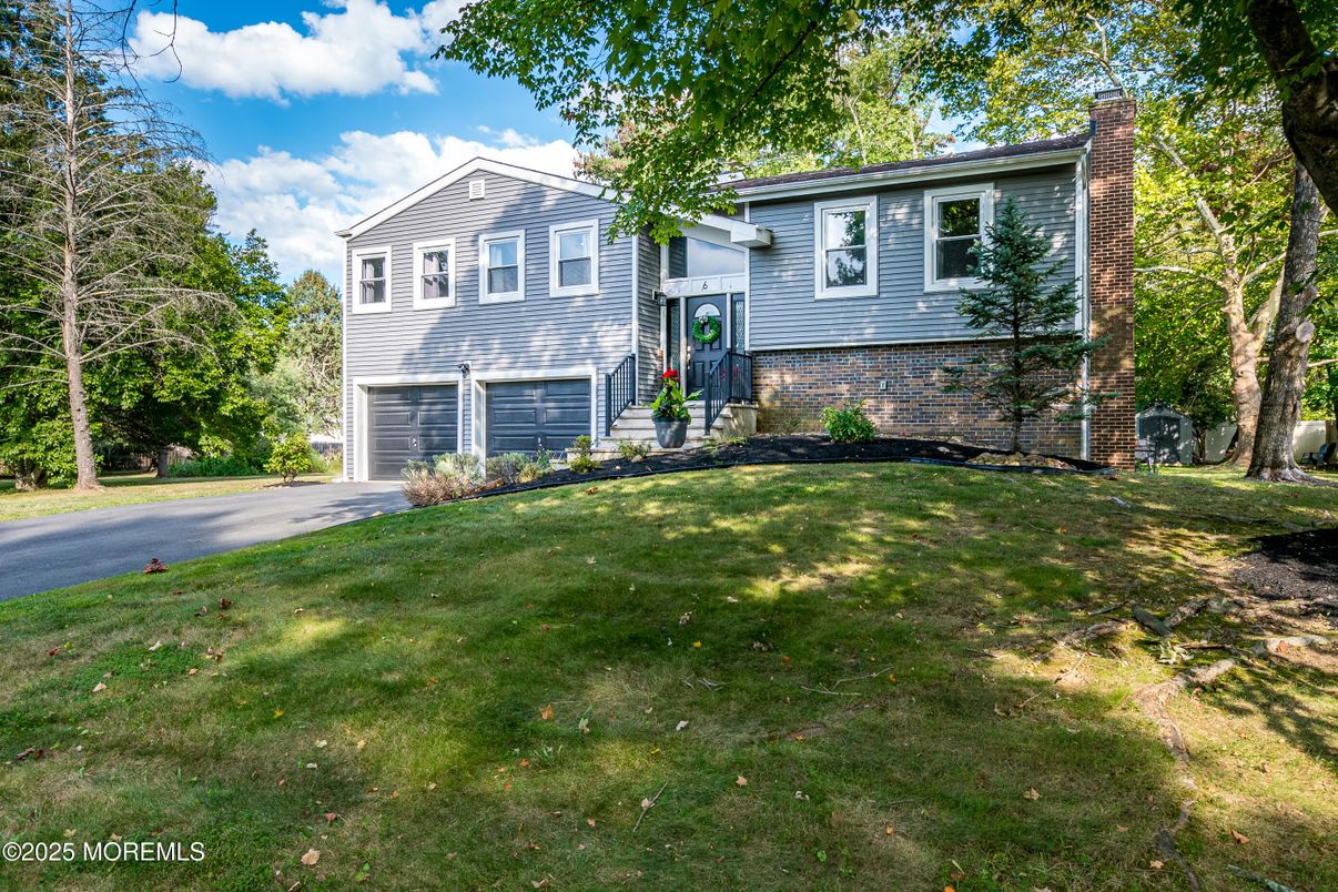 Attached, Exterior, Facade, Raised Ranch