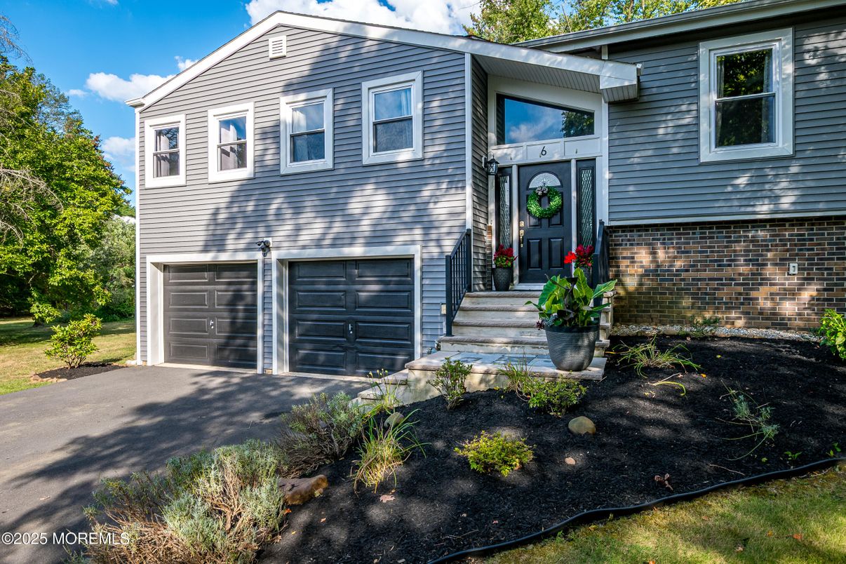 Attached, Exterior, Facade, Raised Ranch