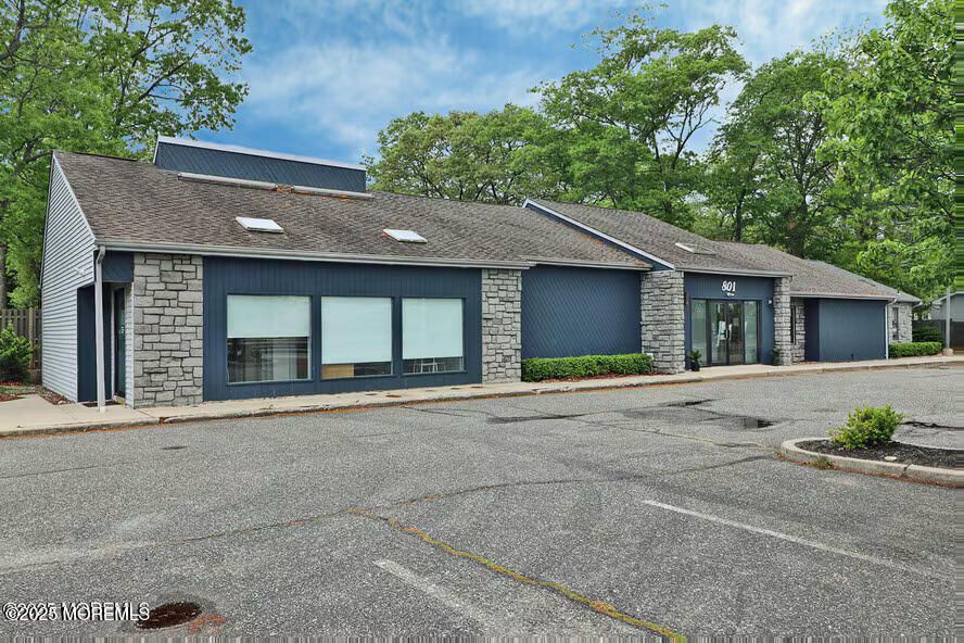 Attached, Exterior, Facade, Brick Facade, Ranch