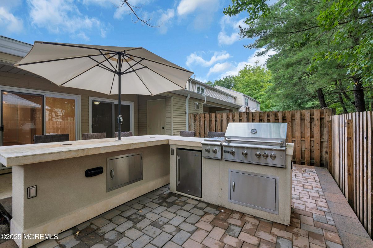 Exterior, Outdoor Kitchen