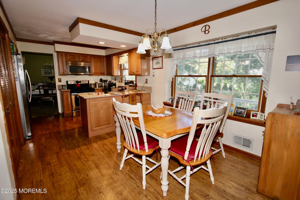 Dining room, Interior, Kitchen, Pendant Lights, Recessed Lighting, Wood Texture Flooring