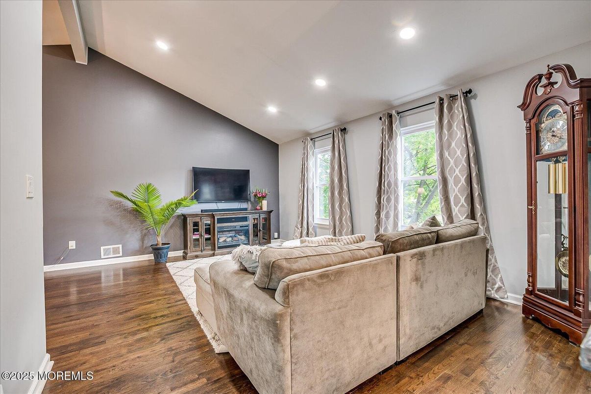 Interior, Living room, Recessed Lighting, Wood Texture Flooring