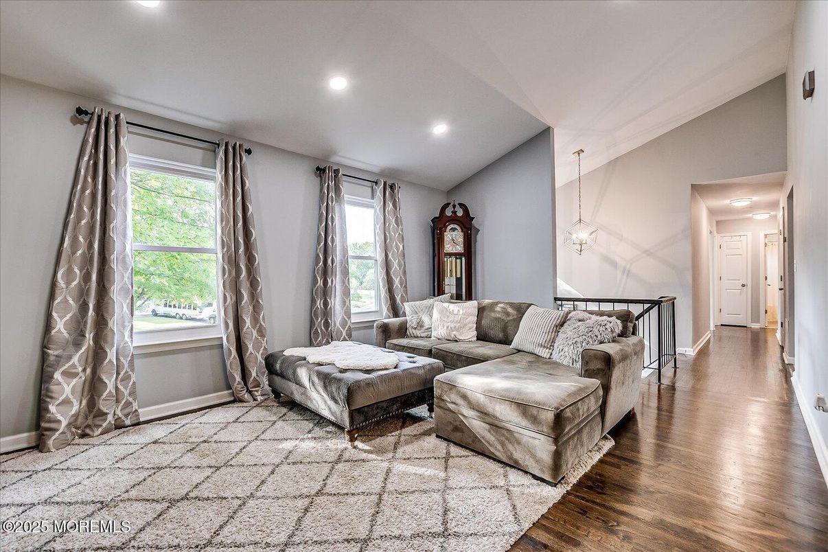 Interior, Pendant Lights, Recessed Lighting, Wood Texture Flooring