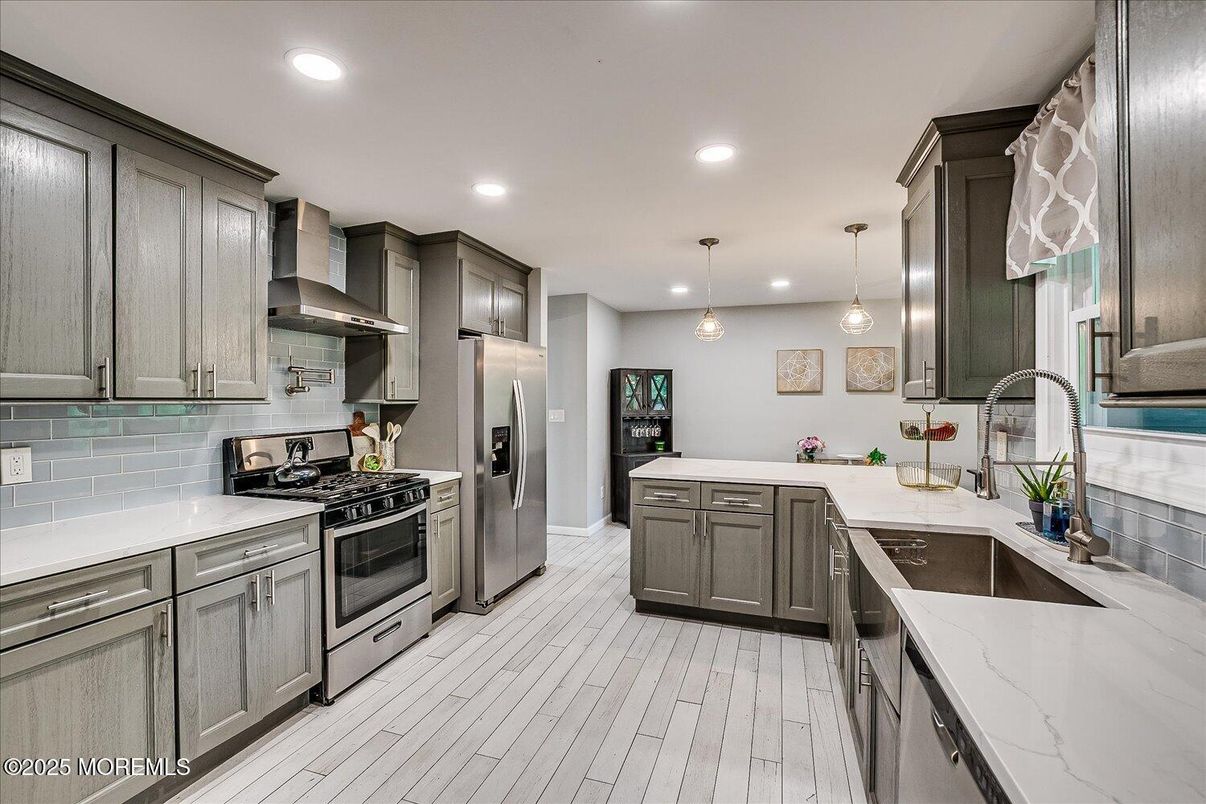 Interior, Kitchen, Pendant Lights, Recessed Lighting, Stainless Steel Appliances