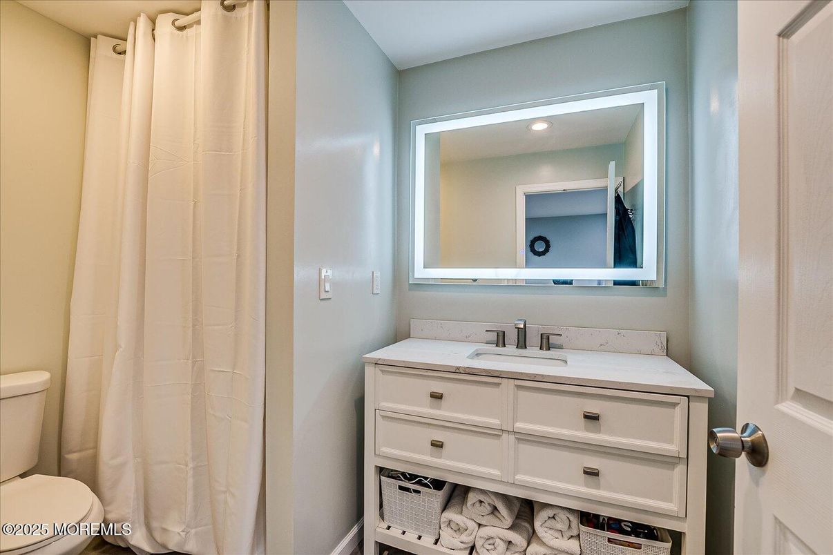 Bathroom, Interior, Recessed Lighting
