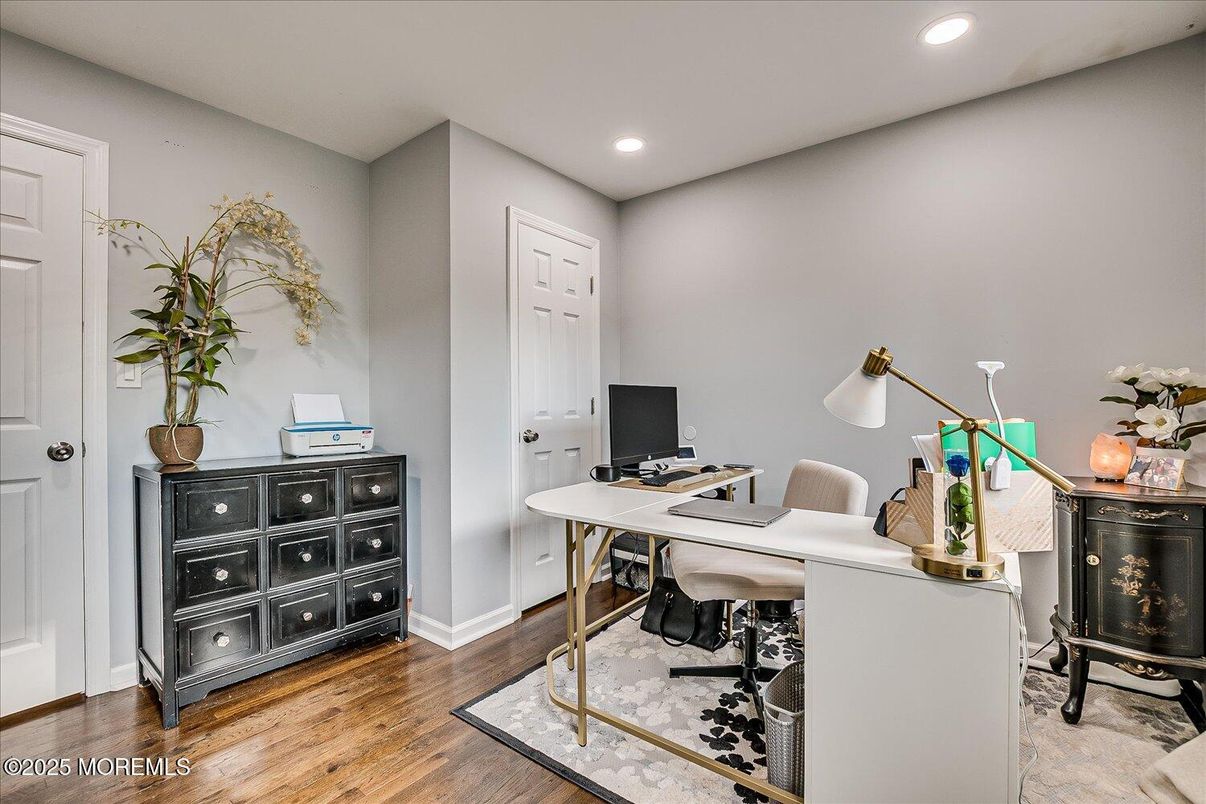 Home Office, Interior, Recessed Lighting, Wood Texture Flooring