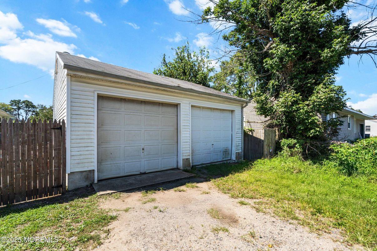 Detached Garage, Exterior