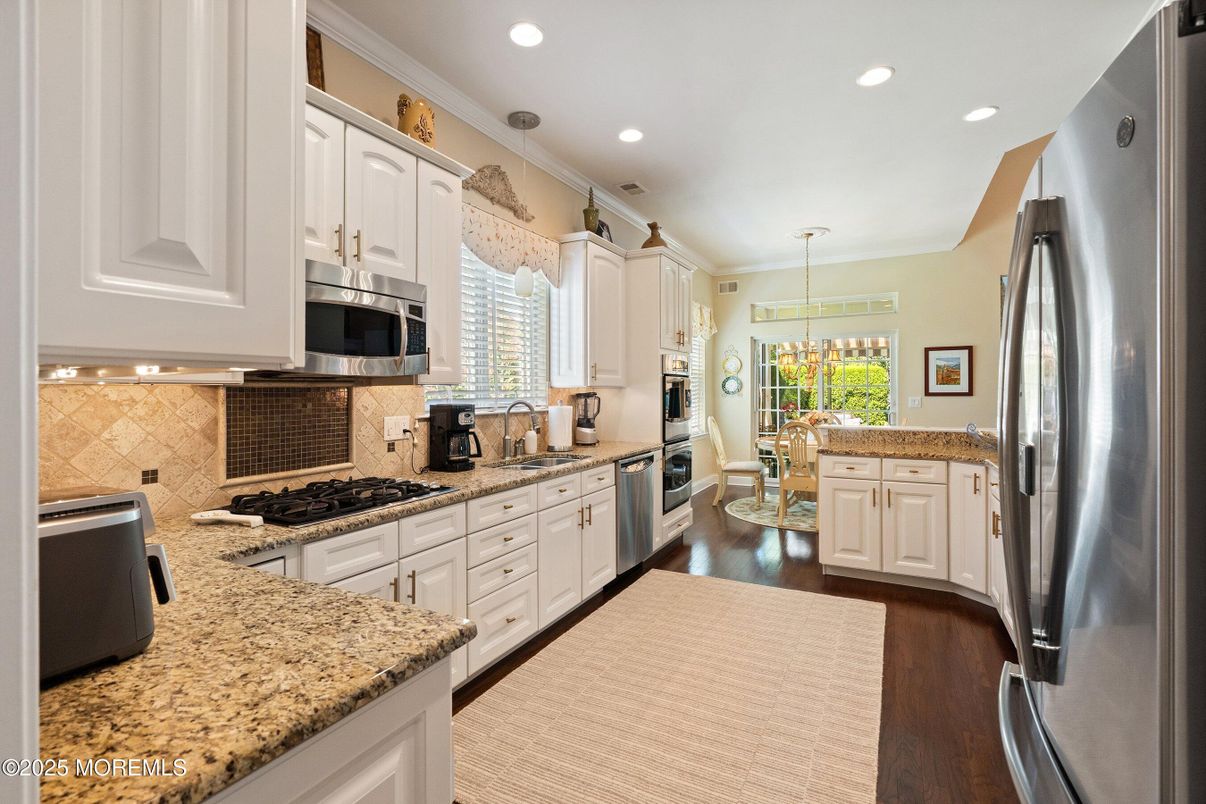 Dining room, Interior, Kitchen, Pendant Lights, Recessed Lighting, Stainless Steel Appliances, Wood Texture Flooring