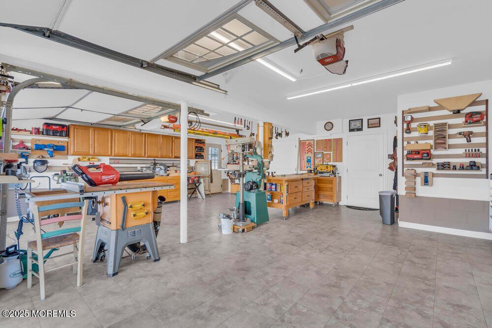 Garage, Interior